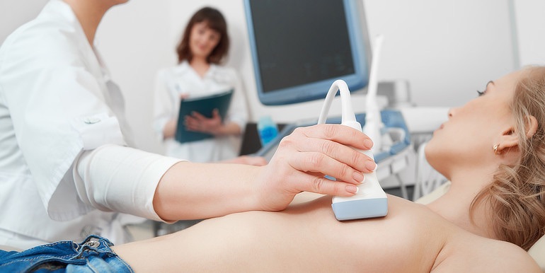 Ultrazvuk jako doplněk k mamografu? Není vhodný pro každou ženu